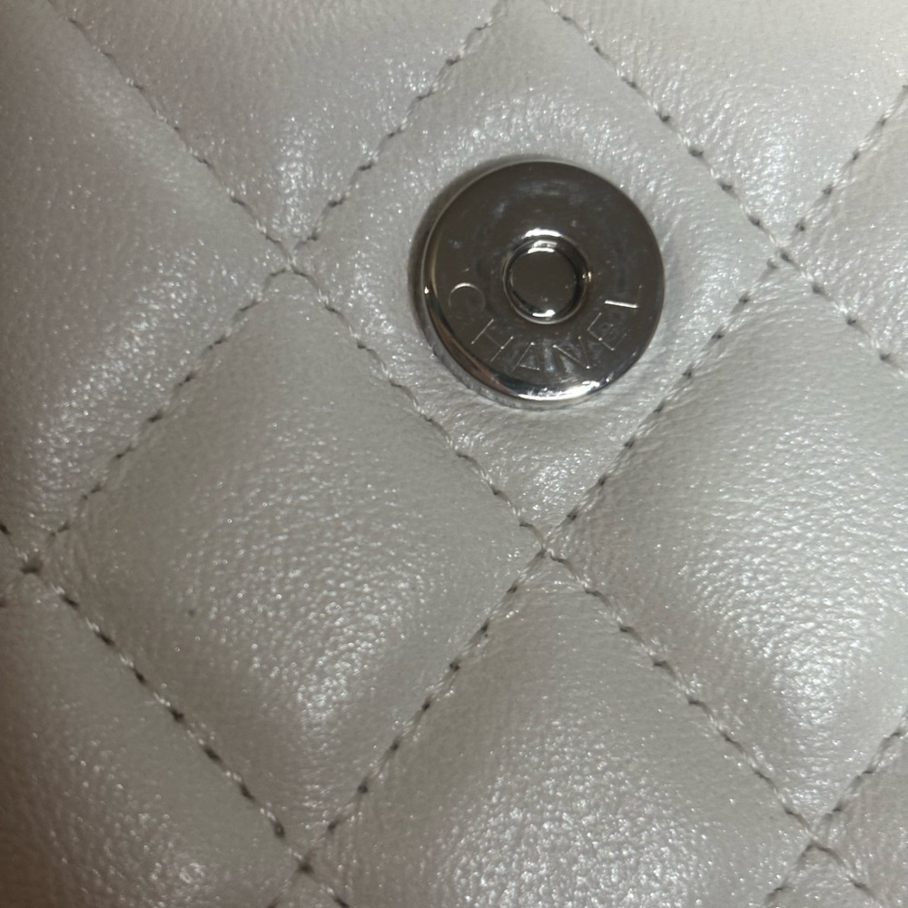 CHANEL MAXI PEARLS Clutch With Chain Bag - Picture 5 of 13